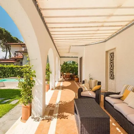 Pink In Versilia Apartment