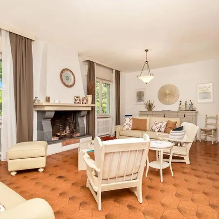 Pink In Versilia Apartment *