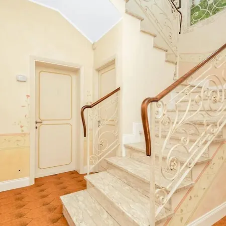 Apartment Pink In Versilia *