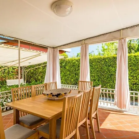 Apartment Pink In Versilia Marina di Pietrasanta