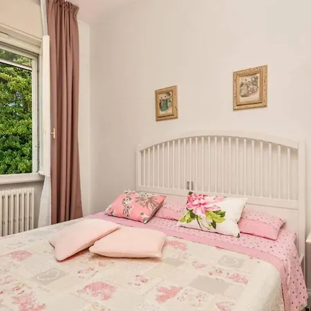 Pink In Versilia Apartment *